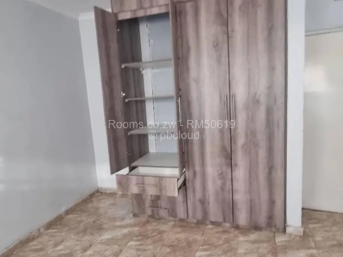 Room to Rent in Bluff Hill, Harare