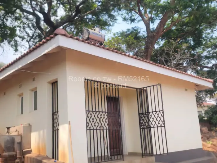 Room to Rent in Bluff Hill, Harare