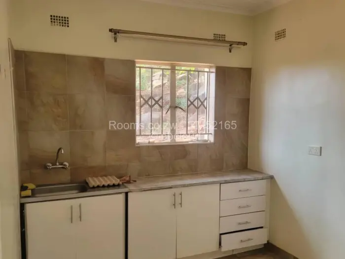 Room to Rent in Bluff Hill, Harare