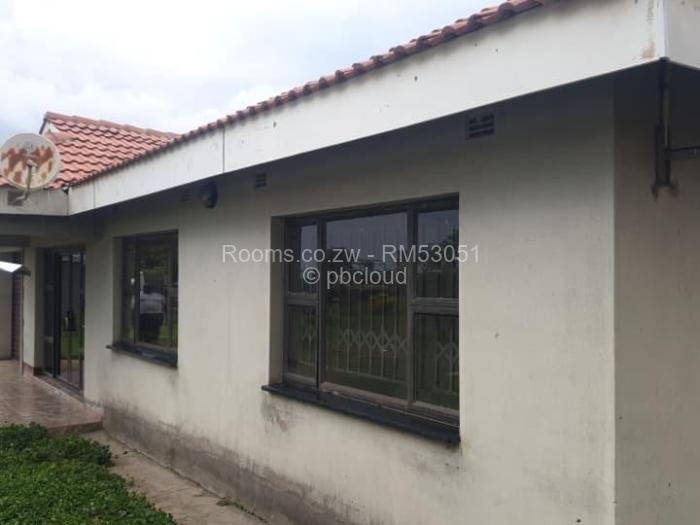 Room to Rent in Bluff Hill, Harare