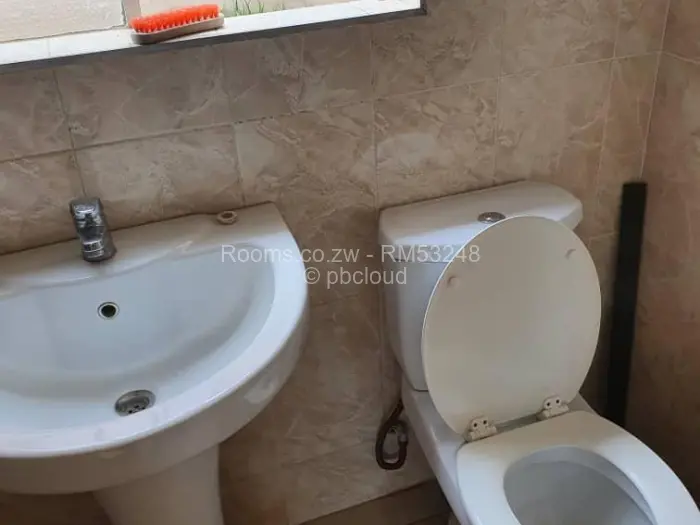Room to Rent in Bluff Hill, Harare