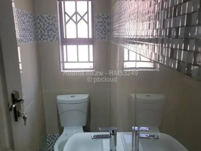 Room to Rent in Bluff Hill, Harare