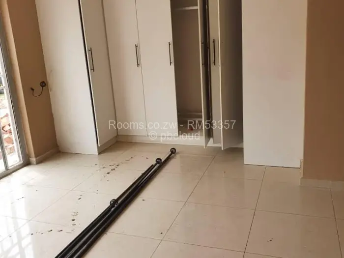 Room to Rent in Bluff Hill, Harare