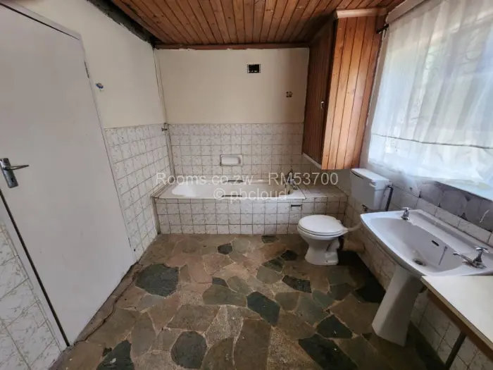 Room to Rent in Highlands, Harare