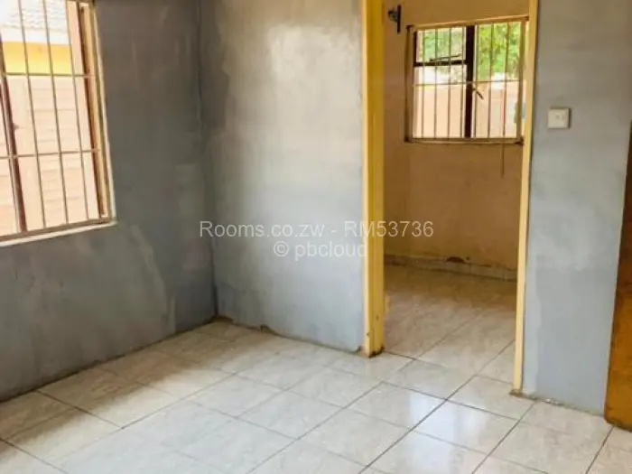 Room to Rent in Mainway Meadows, Harare
