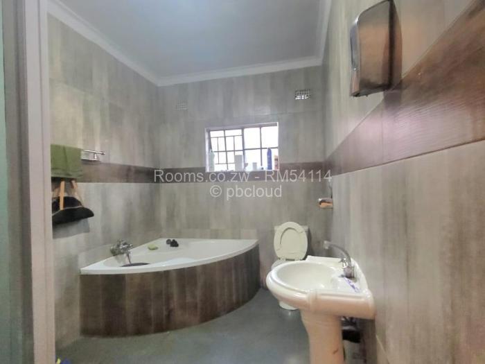 Room to Rent in Nkwisi Gardens, Harare