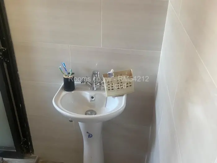 Room to Rent in Madokero Estates, Harare