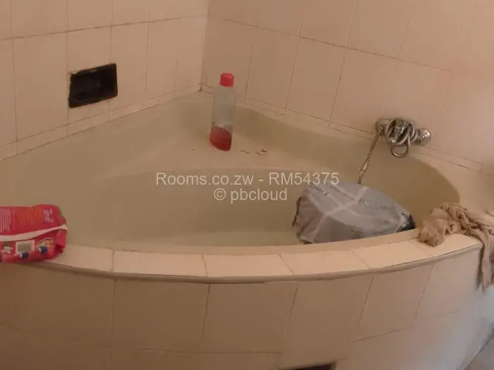 Room to Rent in Bluff Hill, Harare