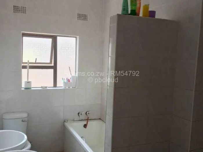 Room to Rent in Madokero Estates, Harare