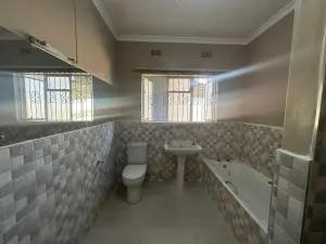 5 Bedroom House to Rent in Kambanji