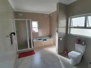 Townhouse/Complex/Cluster to Rent in Bluff Hill