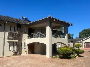 5 Bedroom House to Rent in Helensvale