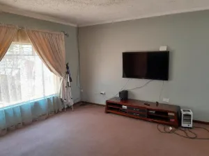 2 Bedroom Cottage/Garden Flat to Rent in Greystone Park