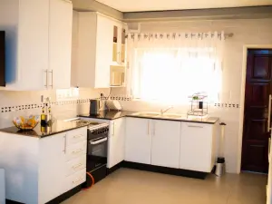 5 Bedroom House to Rent in Chisipite
