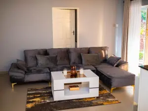 5 Bedroom House to Rent in Chisipite