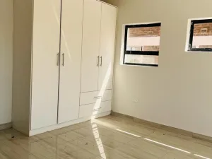 Townhouse/Complex/Cluster to Rent in Sandton Park