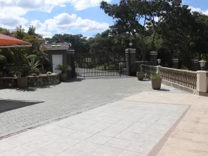 6 Bedroom House to Rent in Glen Lorne