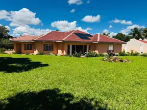 6 Bedroom House to Rent in Borrowdale West