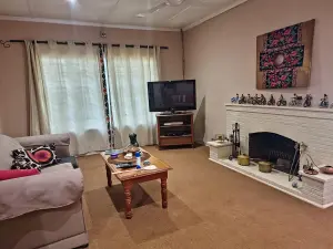 4 Bedroom House to Rent in Greendale