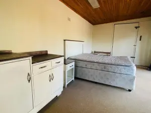 1 Bedroom Cottage/Garden Flat to Rent in Emerald Hill
