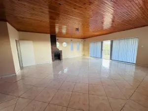 5 Bedroom House to Rent in Bluff Hill