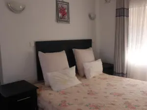 4 Bedroom House to Rent in Greendale North