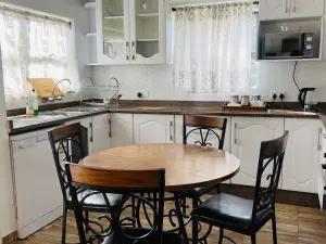 3 Bedroom House to Rent in Mount Pleasant