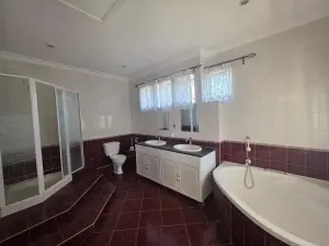 4 Bedroom House to Rent in Alexandra Park