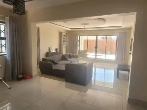 5 Bedroom House to Rent in Manresa