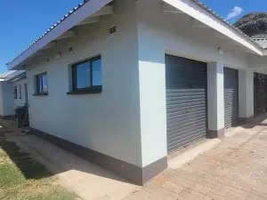 5 Bedroom House to Rent in Manresa