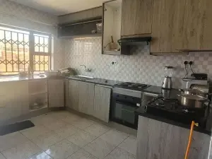 5 Bedroom House to Rent in Manresa
