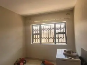 5 Bedroom House to Rent in Manresa
