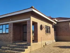 Townhouse/Complex/Cluster to Rent in Borrowdale