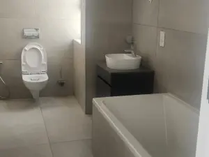 4 Bedroom Cottage/Garden Flat to Rent in Borrowdale