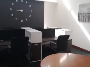 Commercial Property to Rent in Avenues