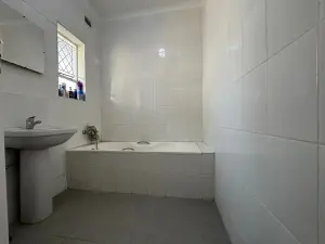 5 Bedroom House to Rent in The Grange