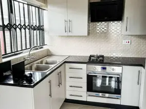 3 Bedroom Cottage/Garden Flat to Rent in Zimre Park
