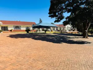 9 Bedroom House to Rent in Borrowdale