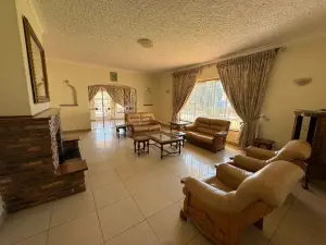9 Bedroom House to Rent in Borrowdale