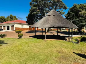 9 Bedroom House to Rent in Borrowdale