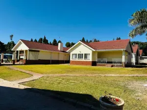 9 Bedroom House to Rent in Borrowdale