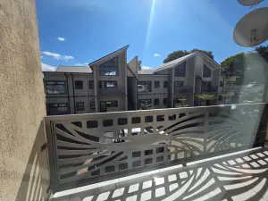 Flat/Apartment to Rent in Avondale West