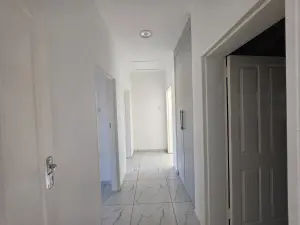 Flat/Apartment to Rent in Avondale West