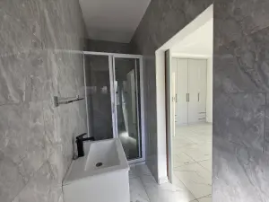 Flat/Apartment to Rent in Avondale West