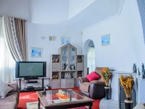 6 Bedroom House to Rent in Borrowdale