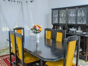 6 Bedroom House to Rent in Borrowdale