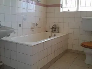 2 Bedroom Cottage/Garden Flat to Rent in Mount Pleasant