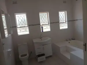 6 Bedroom House to Rent in Strathaven