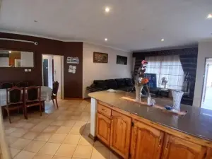 3 Bedroom Cottage/Garden Flat to Rent in Avondale West