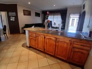 3 Bedroom Cottage/Garden Flat to Rent in Avondale West
